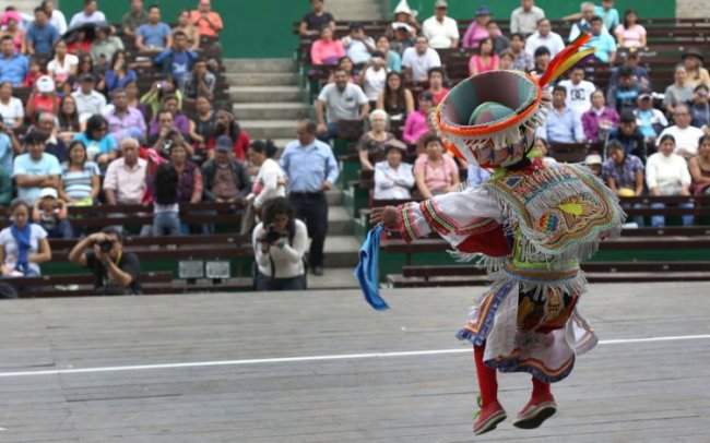 Перуанская традиция танцев с ножницами