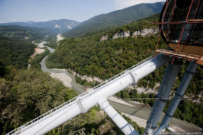 Самый длинный пешеходный подвесной мост в мире