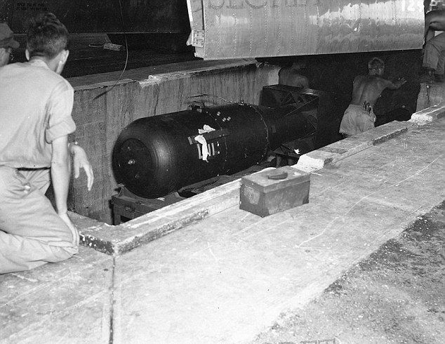 Подготовка американцев к сбросу бомб на Хиросиму