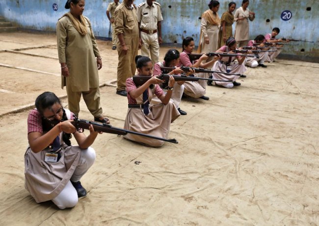 Как индийские женщины проходят военную подготовку