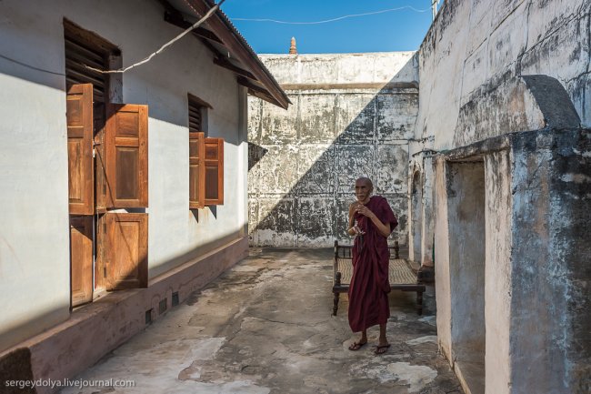 Как живут бирманские монахи