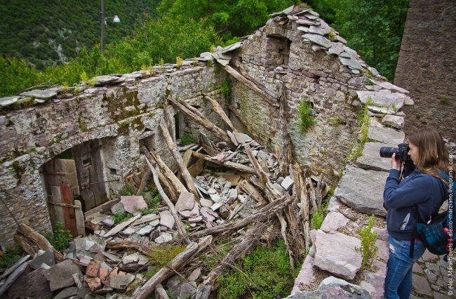 Путешествие по мистической заброшенной деревне в Черногории