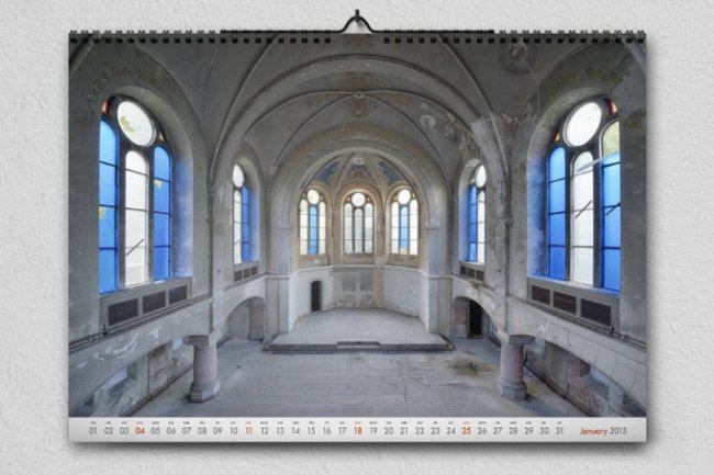 Календарь с заброшенными церквями