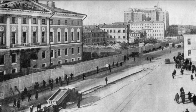 Как раньше передвигали дома в Москве