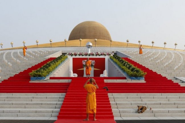 Буддийские монахи отметили праздник Макха Буча