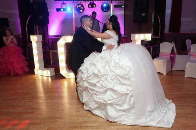 Цыганское свадебное платье весом больше невесты