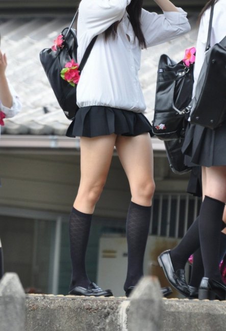 Длина юбок японских школьниц