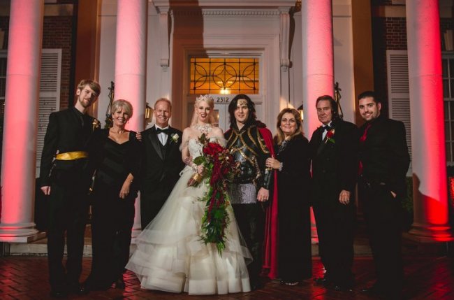 Молодожены-вампиры поженились в США