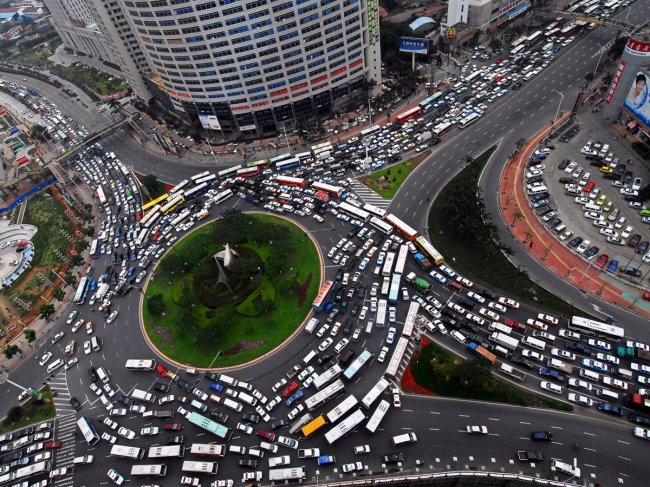 Впечатляющие автомобильные пробки мегаполисов