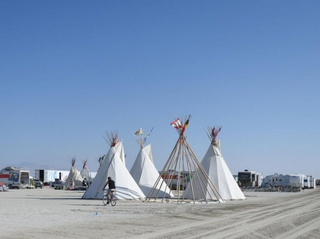 Первые фото с фестиваля Burning Man 2017