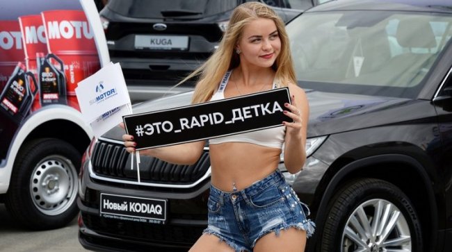 Девушки на автовыставке во Владивостоке