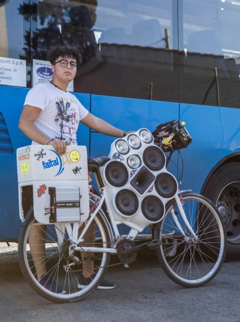 Тюнингованные велосипеды подростков из Палермо