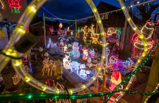 Британец каждый год украшает дом к Рождеству