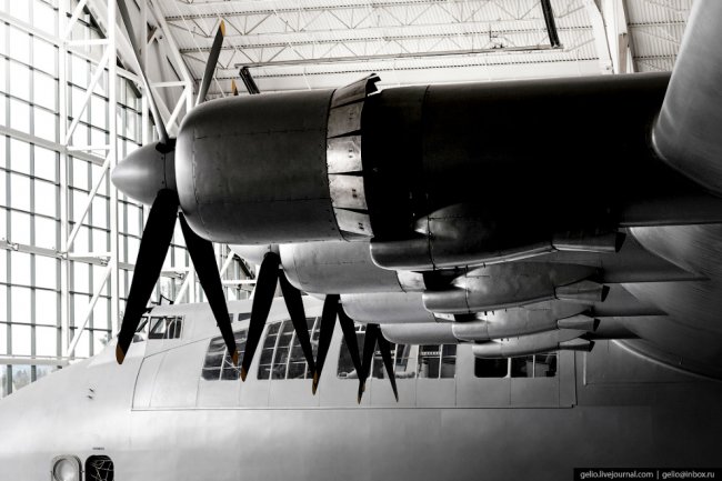 Hughes H-4 Hercules — самый большой в мире гидросамолёт