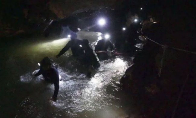 Найденные в Таиланде дети могут провести в пещере еще несколько месяцев