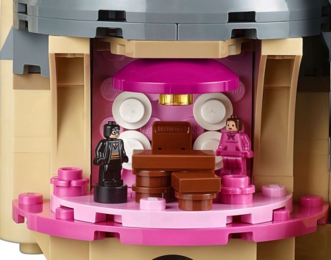 LEGO представил замок Хогвартс из 6000 деталей
