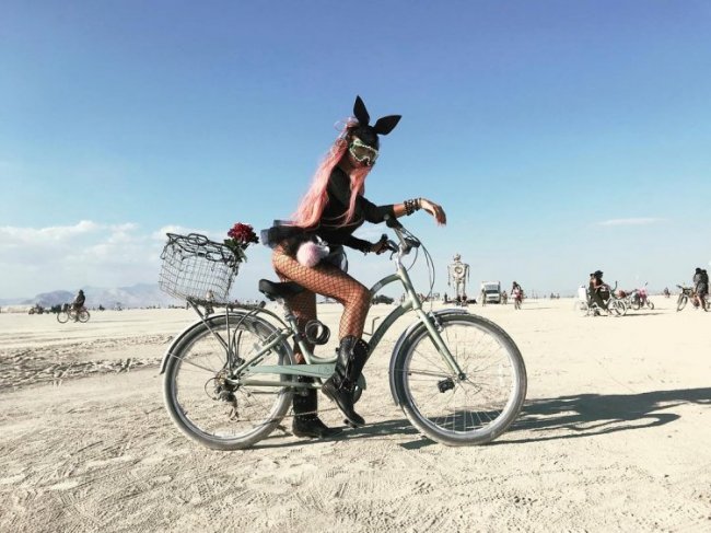 Алена Водонаева на фестивале Burning Man