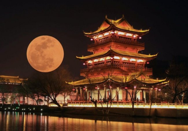 В Китае хотят создать искусственную луну