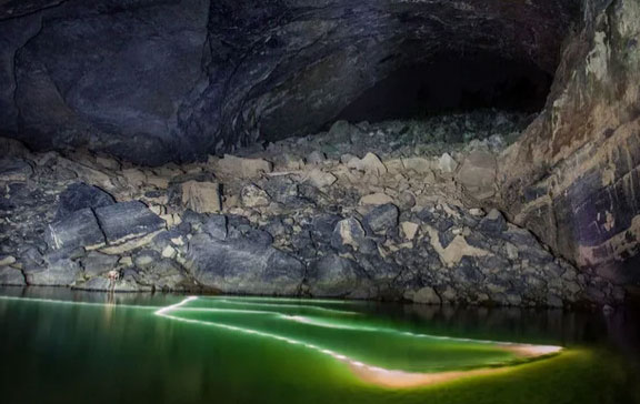 Уникальная флора и фауна — пещера Шондонг