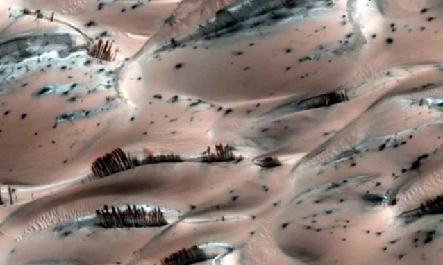 10 самых загадочных фотографий с Марса