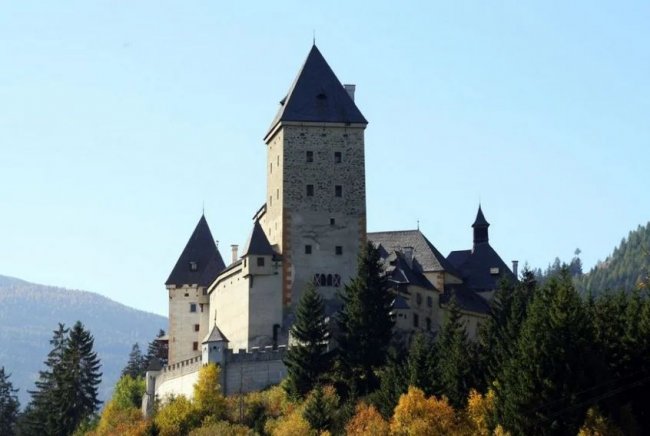 5 знаменитых замков с приведениями