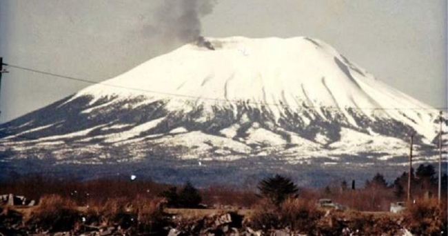 Самый крутой розыгрыш на 1 апреля: американец одурачил город, вызвав извержение вулкана