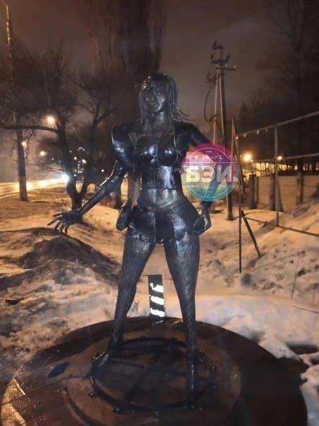 На трассе под Белгородом установили памятник проститутке