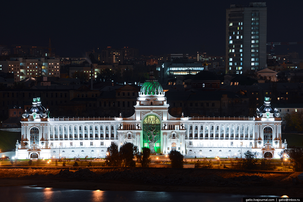 Дом республики татарстан. Дворец земледельцев Казань. Дворец земледельцев Казань ночью. Дворец Министерства сельского хозяйства Казань. Министерство сельского хозяйства Республики Татарстан здание.