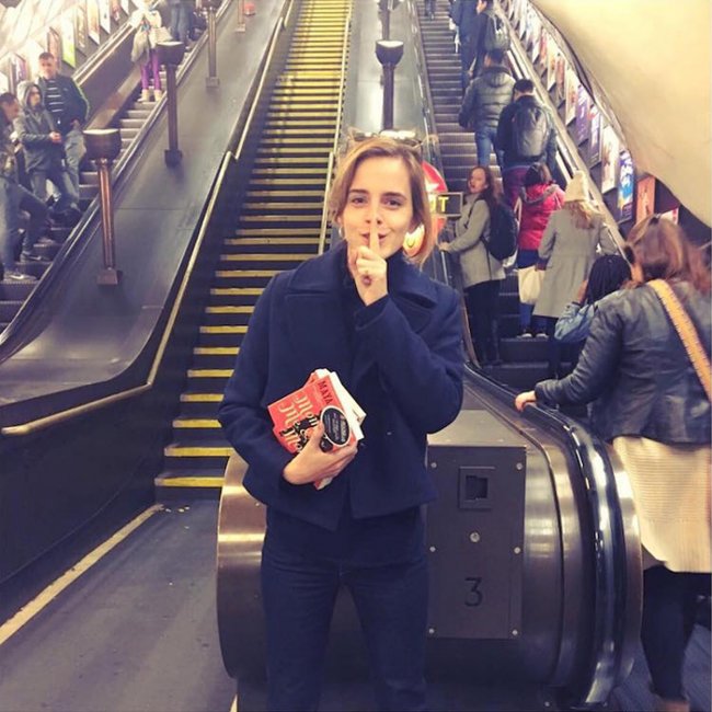 Чем живет подросшая Гермиона: съемки в фильме «Красавица и чудовище» и книжный марафон в лондонском метро