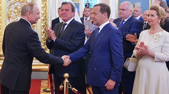 Почему Путин оставил Медведева на пост премьер-министра в 2018м?