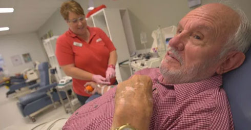 Австралиец, который спас своей «кровью» более 2,4 миллиона человек