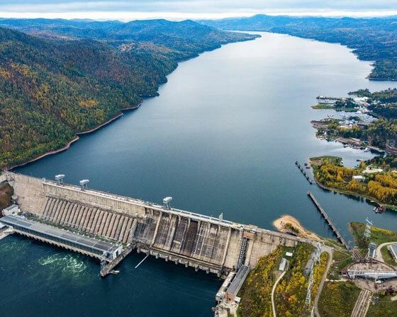 Невероятные зрелища спуска воды плотинами и самые производительные ГЭС мира